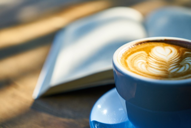 Kawę rozpuszczalną — dobra czy zła siostra kawy mielonej?